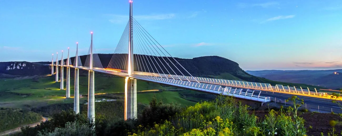 Viaduc de Millau au lever du soleil